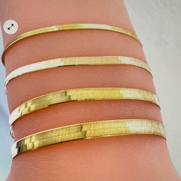 Elegant Gold Herringbone Bracelet - Picture 1 of 2